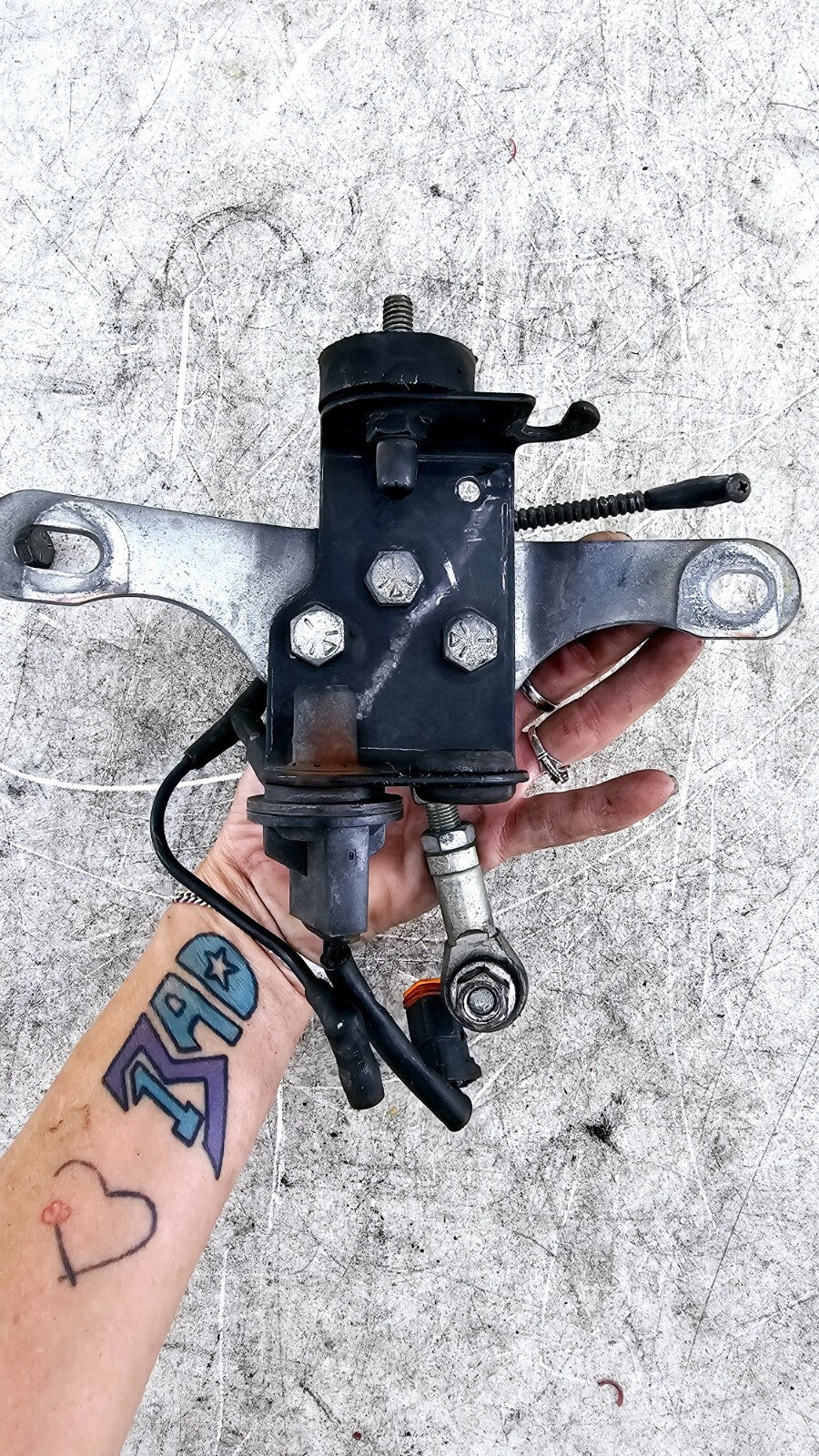 1994 HARLEY FLH ELECTRA GLIDE Upper Motor Mount Horn Bracket