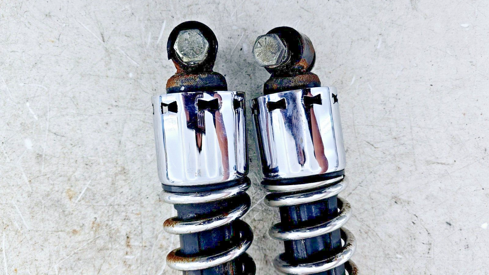 1995 HARLEY DYNA CONVERTIBLE Chrome Rear Shocks Suspension OEM