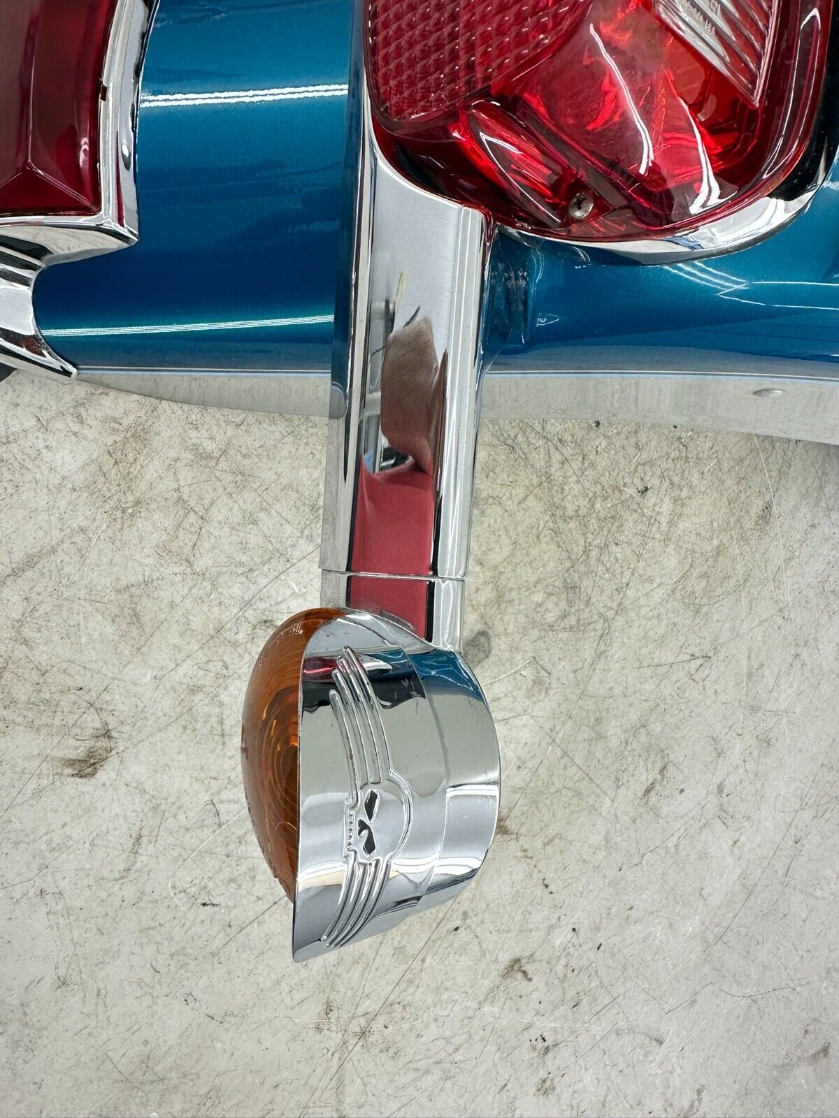 1995 HARLEY SOFTAIL OEM HD GENUINE REAR FENDER BRAKE LIGHT TURN SIGNAL BAR NICE!