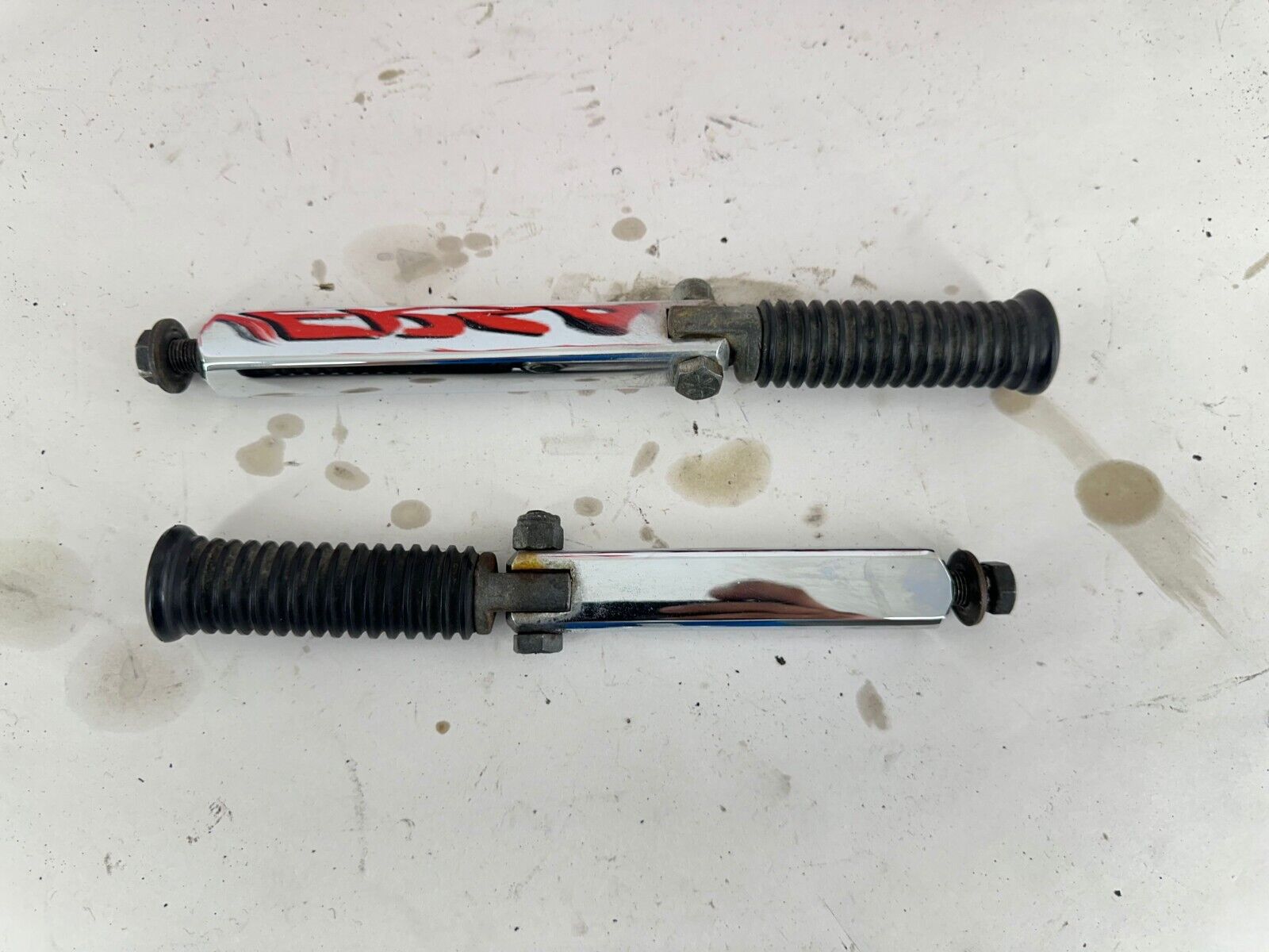 2003 Harley Davidson Sportster Driver Highway Pegs + Mounting Bracket