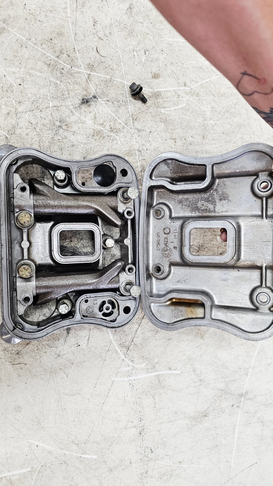 2001 Harley Davidson Sportster Cylinder Head Cover Rocker Box 17581-95