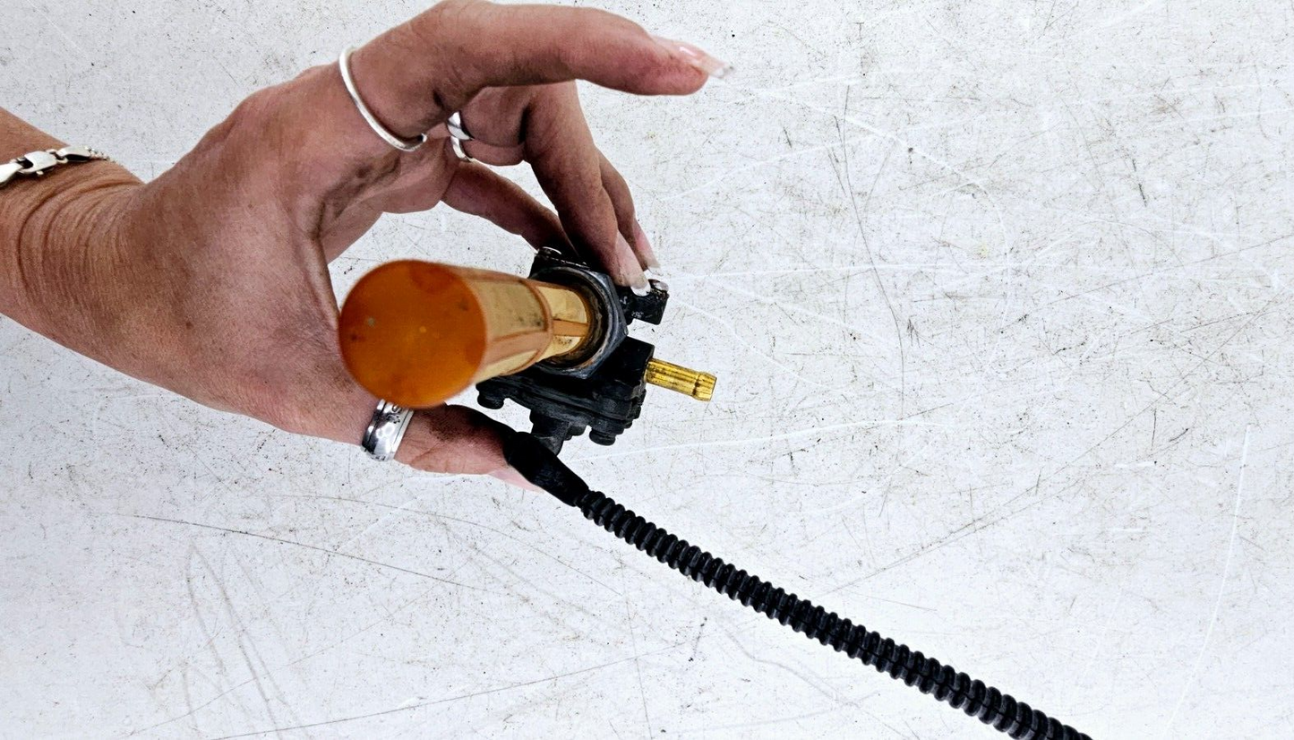 1997 HARLEY SOFTAIL Gas Fuel Tank OEM Petcock Valve