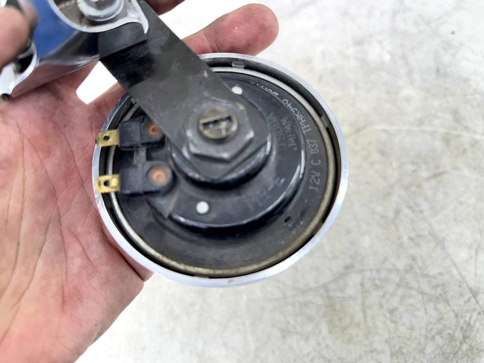 1999 HONDA VALKYRIE INTERSTATE Horn + Mounting Bracket + Bolt