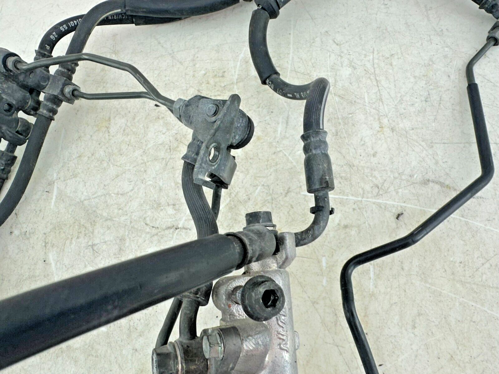 2004 Honda Goldwing GL1800 Front Right Left Brake Caliper + Hoses