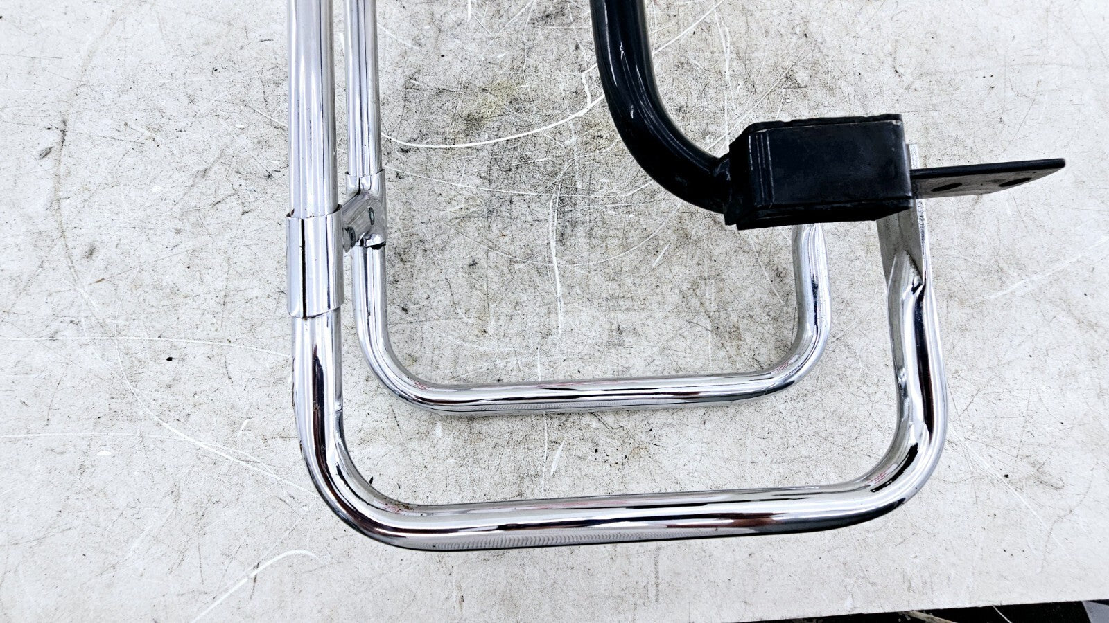 1994 HARLEY FLH ELECTRA GLIDE Chrome Right Saddlebag Bumper Guard Muffler Hanger