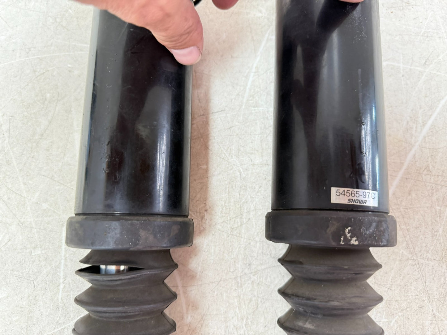 2003 HARLEY ELECTRA GLIDE Showa Rear Air Shock Absorber Left & Right