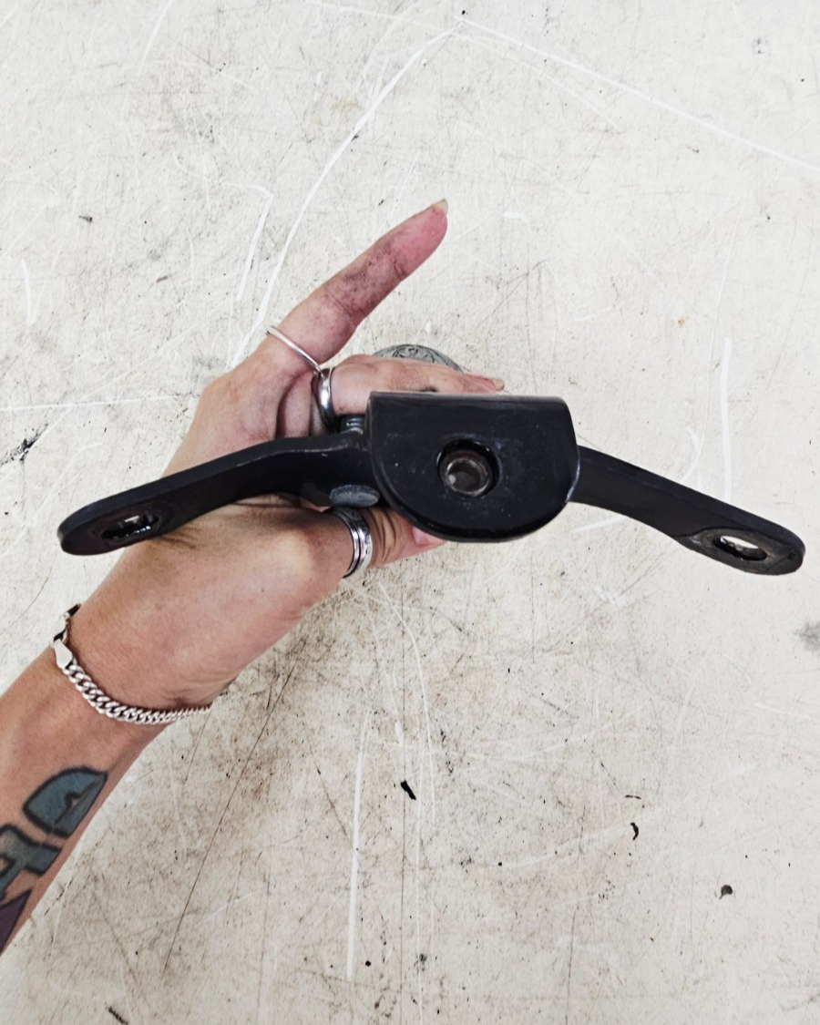 2002 HARLEY SOFTAIL Upper Motor Engine Horn Mount Mounting Bracket