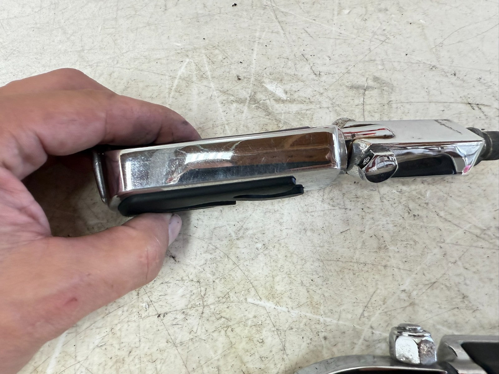 2003 HARLEY DYNA WIDE GLIDE OEM Rear Passenger Foot Peg Foot Rest Flame Chrome