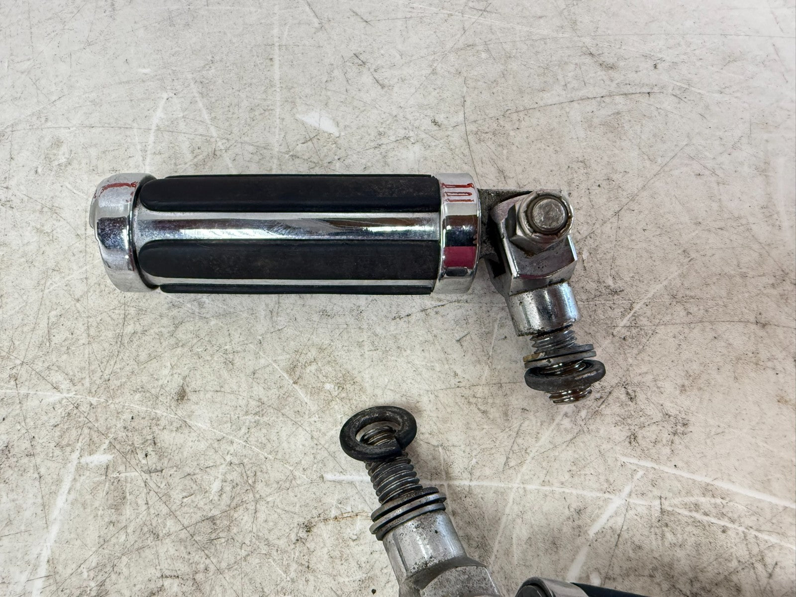 1997 HARLEY DAVIDSON SOFTAIL Passenger Foot Pegs Rest & Mounting Bracket