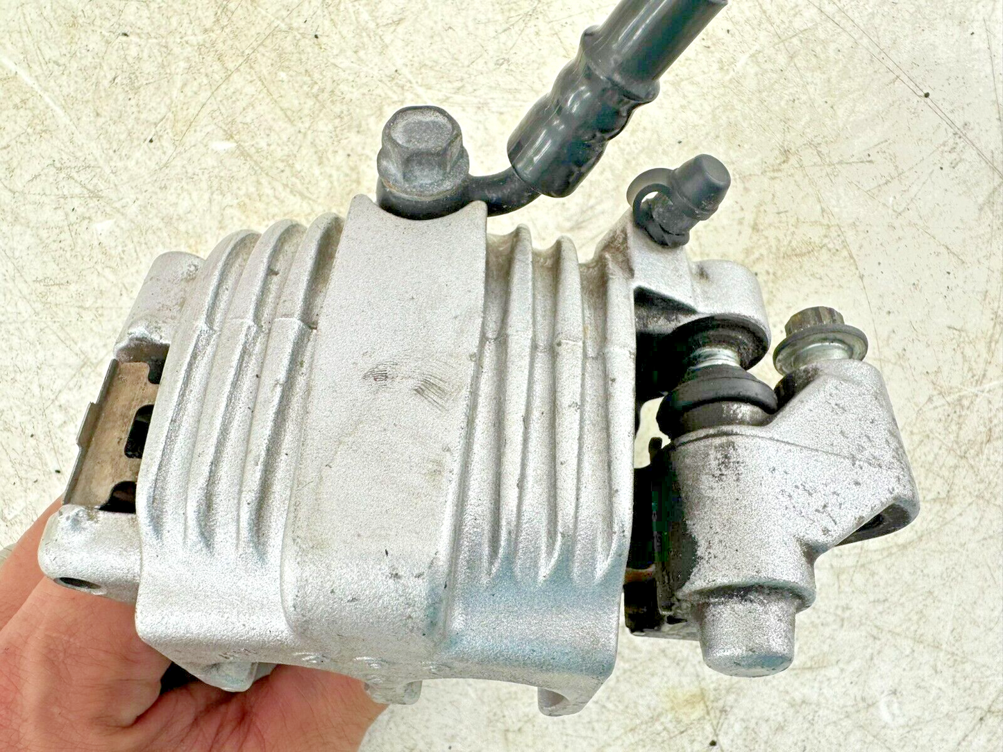 2004 UP HARLEY DAVIDSON SPORTSTER OEM HD Front Brake Master Cylinder Caliper