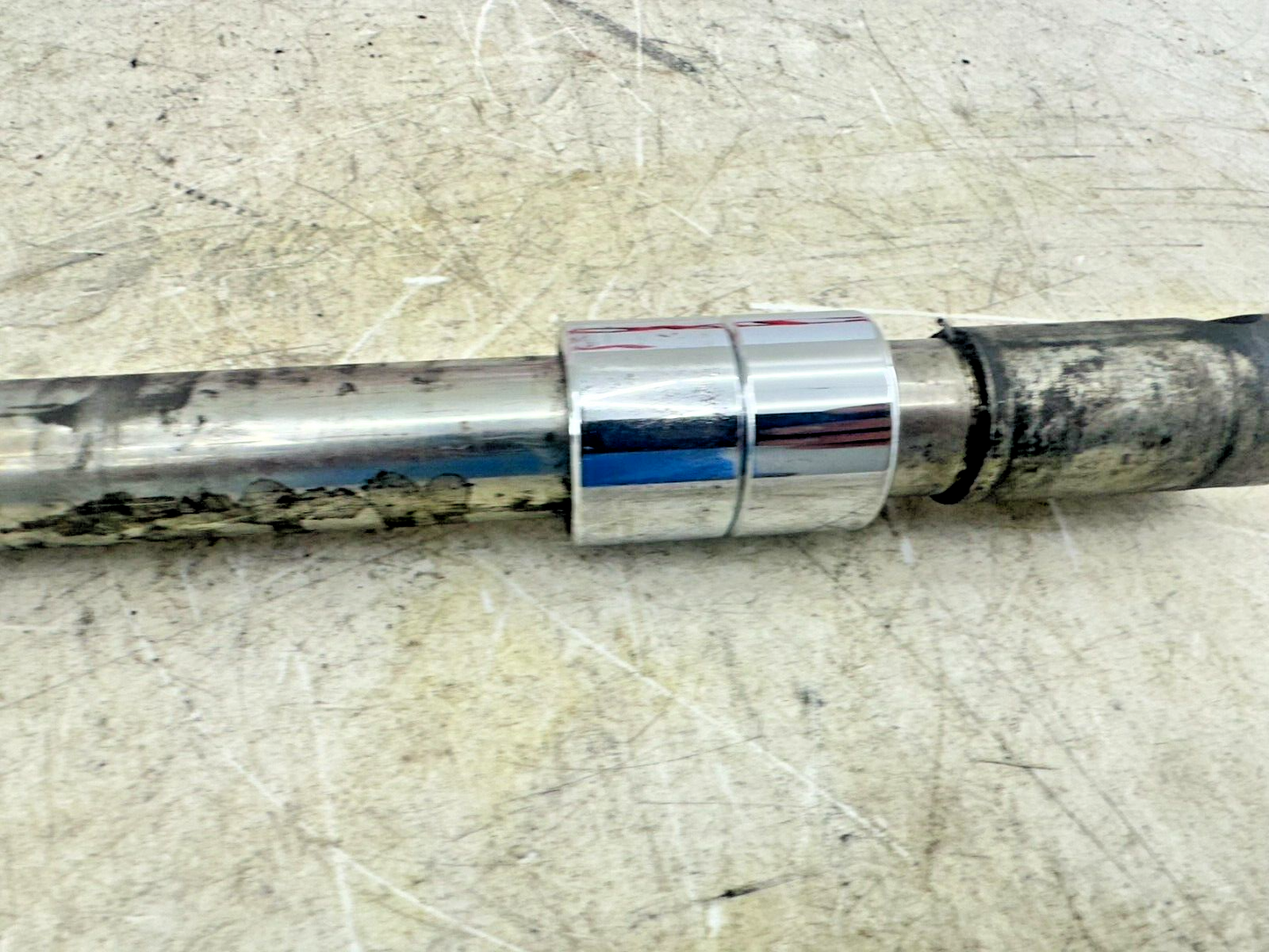 2003 HARLEY ELECTRA GLIDE Front Axle Fork Wheel Axle + Spacers