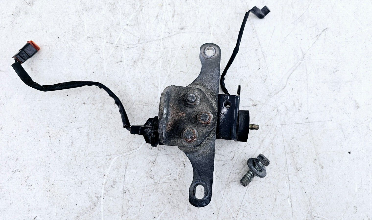 1997 HARLEY SOFTAIL Upper Motor Mount Rubber Horn Bracket