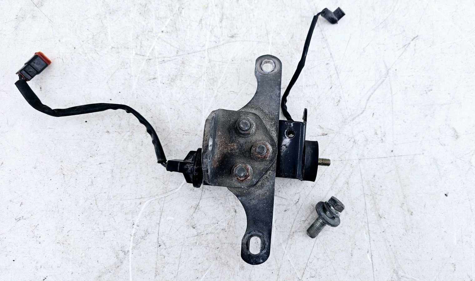 1997 HARLEY SOFTAIL Upper Motor Mount Rubber Horn Bracket