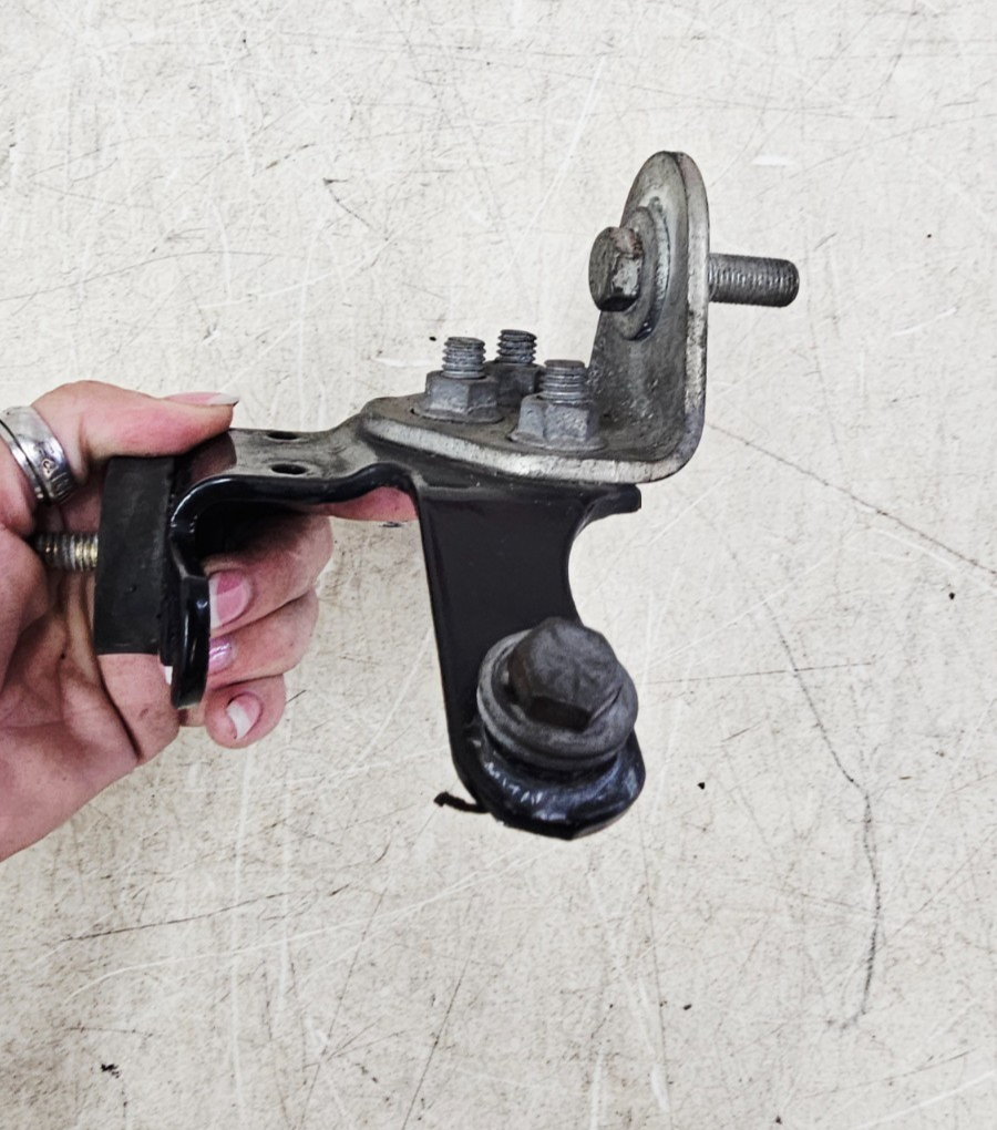 2000 HARLEY SOFTAIL DEUCE Upper Engine Motor Horn Mount Bracket