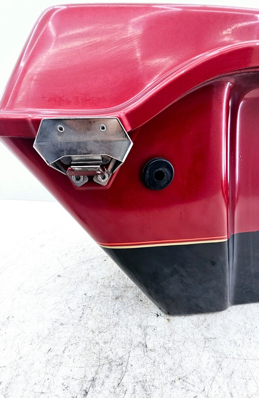 1998 HARLEY FLH ELECTRA GLIDE Right Saddlebag Housing Lid Latch OEM HD Red Black