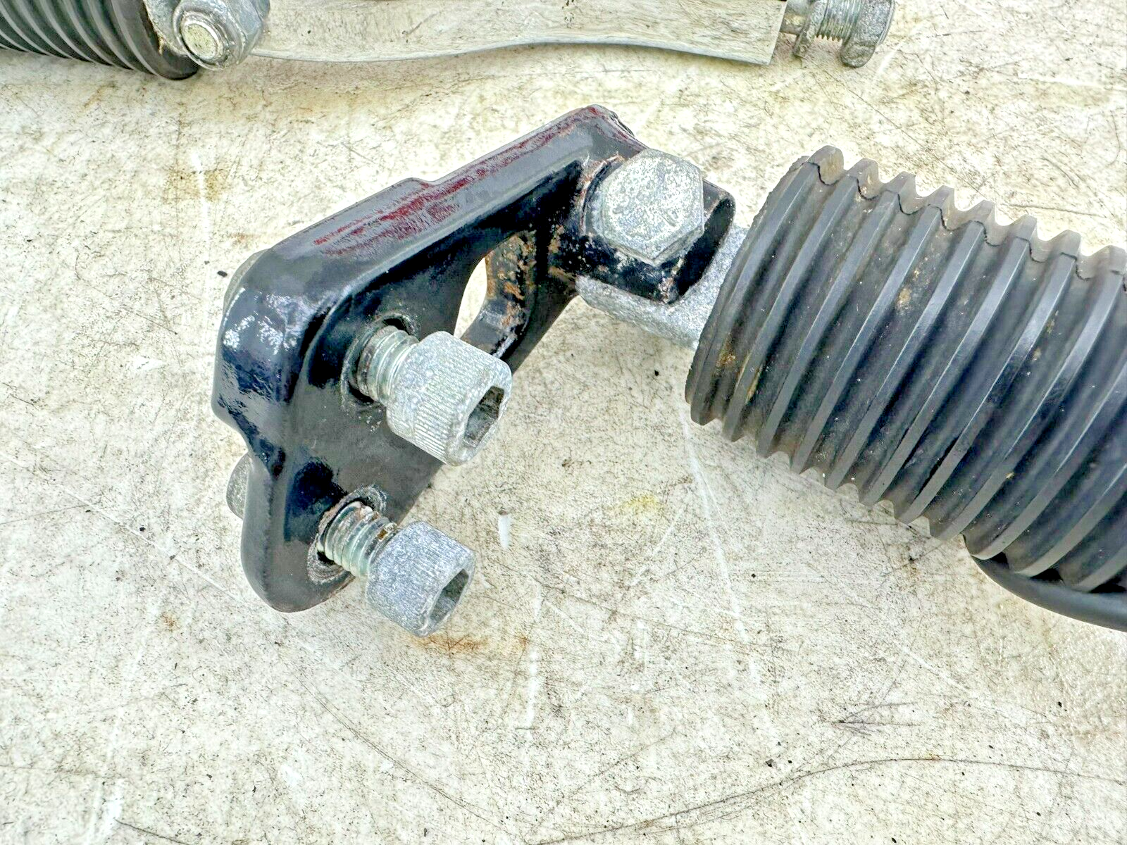 1997 HARLEY DYNA OEM HD Passenger Footpegs + Mounting Hardware Bracket