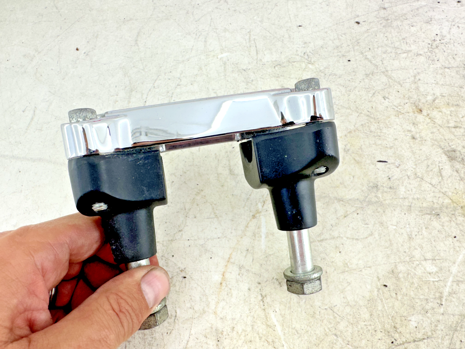 1997 HARLEY DYNA Handlebar Clamp Riser Risor Perch