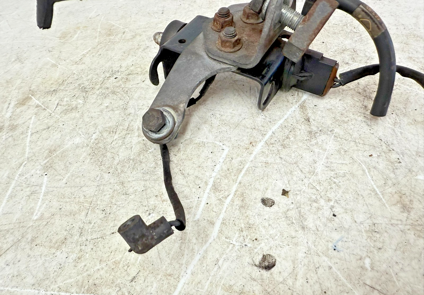 1997 HARLEY DAVIDSON SOFTAIL Upper Engine Motor Horn Mount Bracket