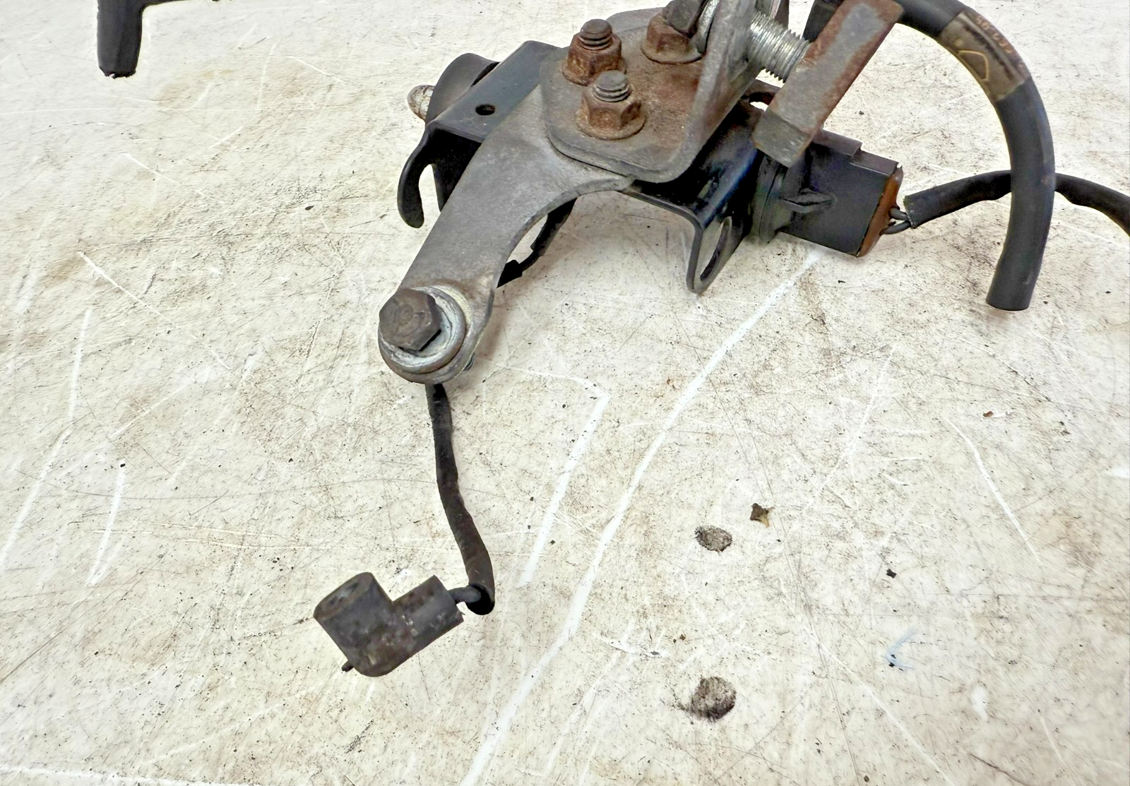 1997 HARLEY DAVIDSON SOFTAIL Upper Engine Motor Horn Mount Bracket