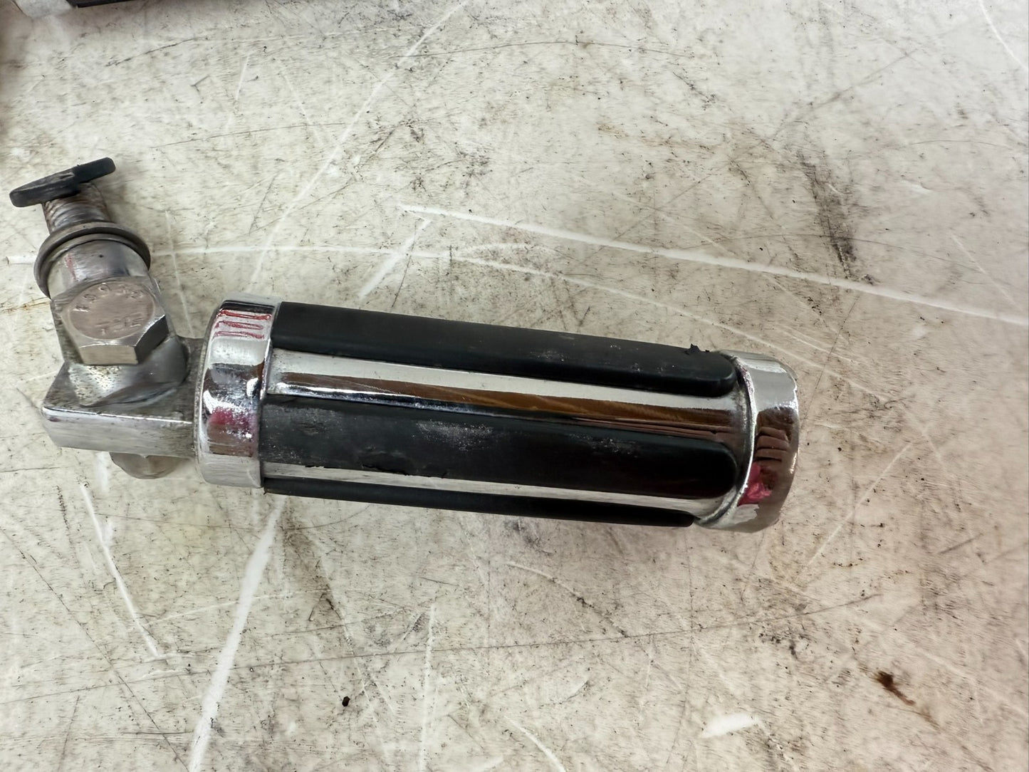 1997 HARLEY DAVIDSON SOFTAIL Passenger Foot Pegs Rest & Mounting Bracket