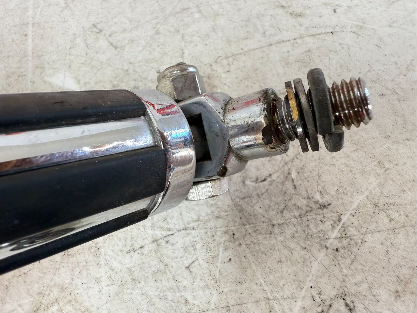 1997 HARLEY DAVIDSON SOFTAIL Passenger Foot Pegs Rest & Mounting Bracket