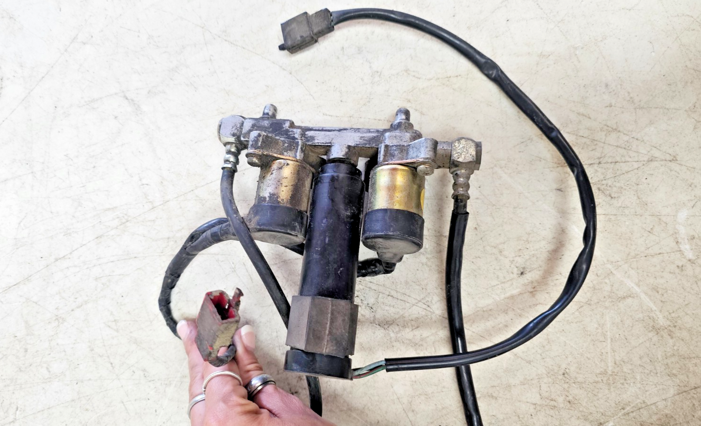 1995 HONDA GOLDWING GL1500 Air Ride Rear Shocks Suspension Control Unit