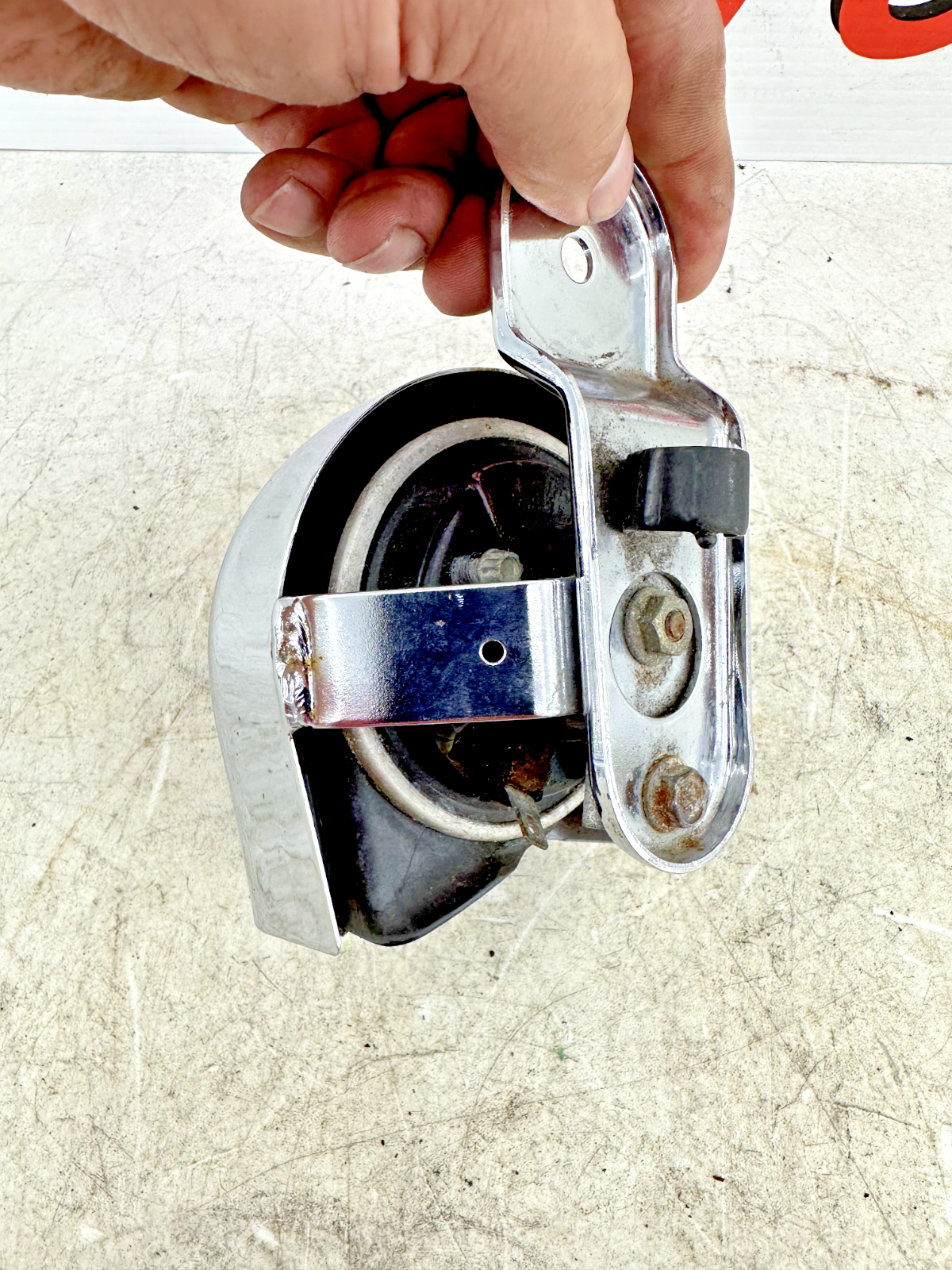 1997 HARLEY DYNA Horn + Chrome Cover
