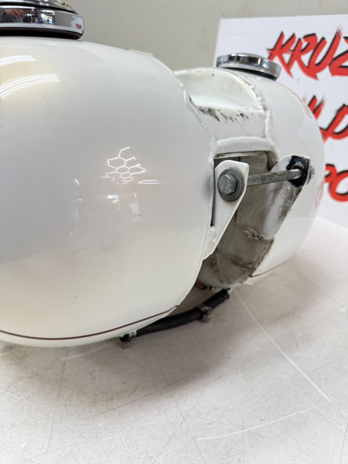 2003 HARLEY DYNA WIDE GLIDE OEM HD Gas Fuel Tank Pearl White 100th Anniversary