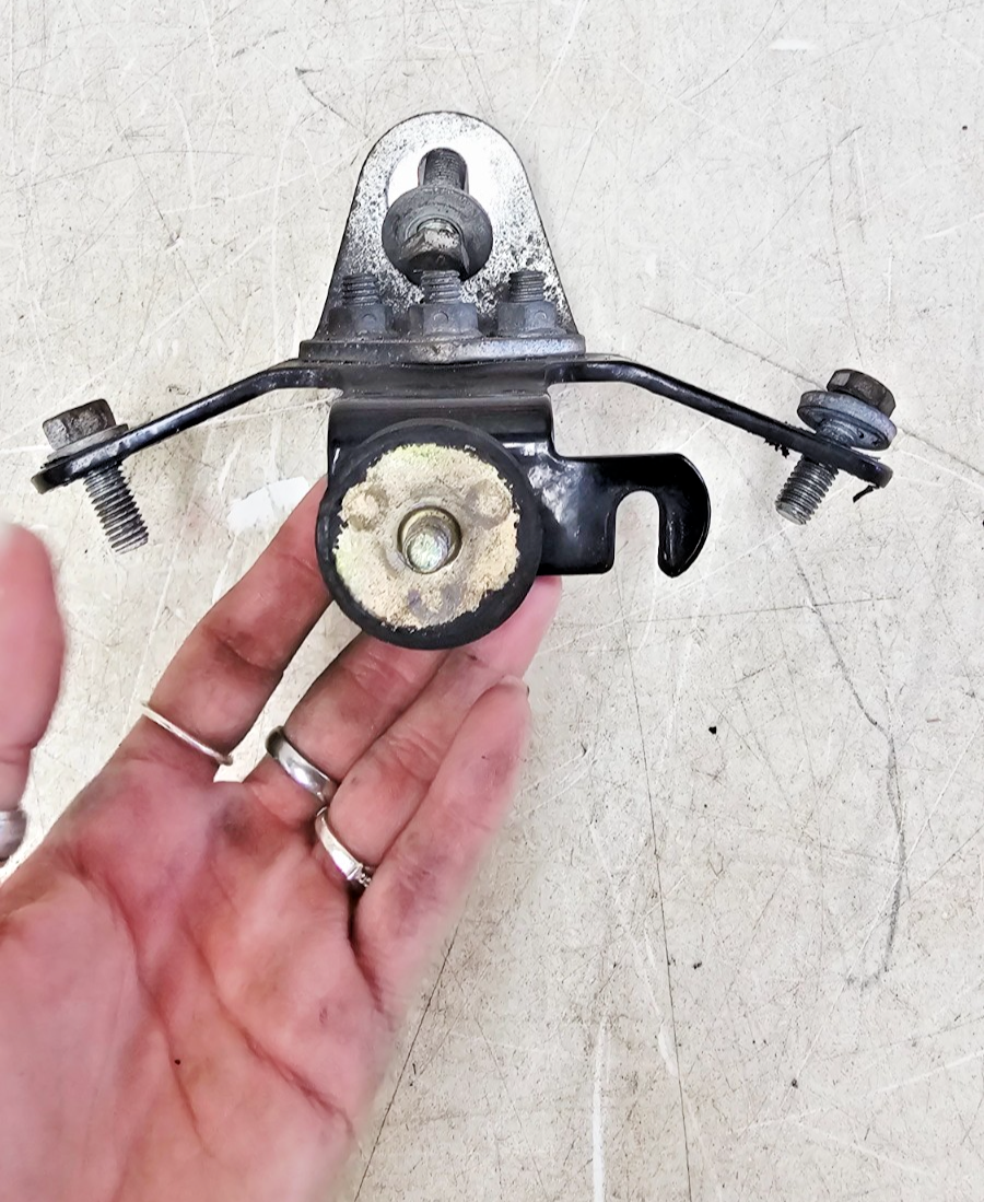 2000 HARLEY SOFTAIL DEUCE Upper Engine Motor Horn Mount Bracket