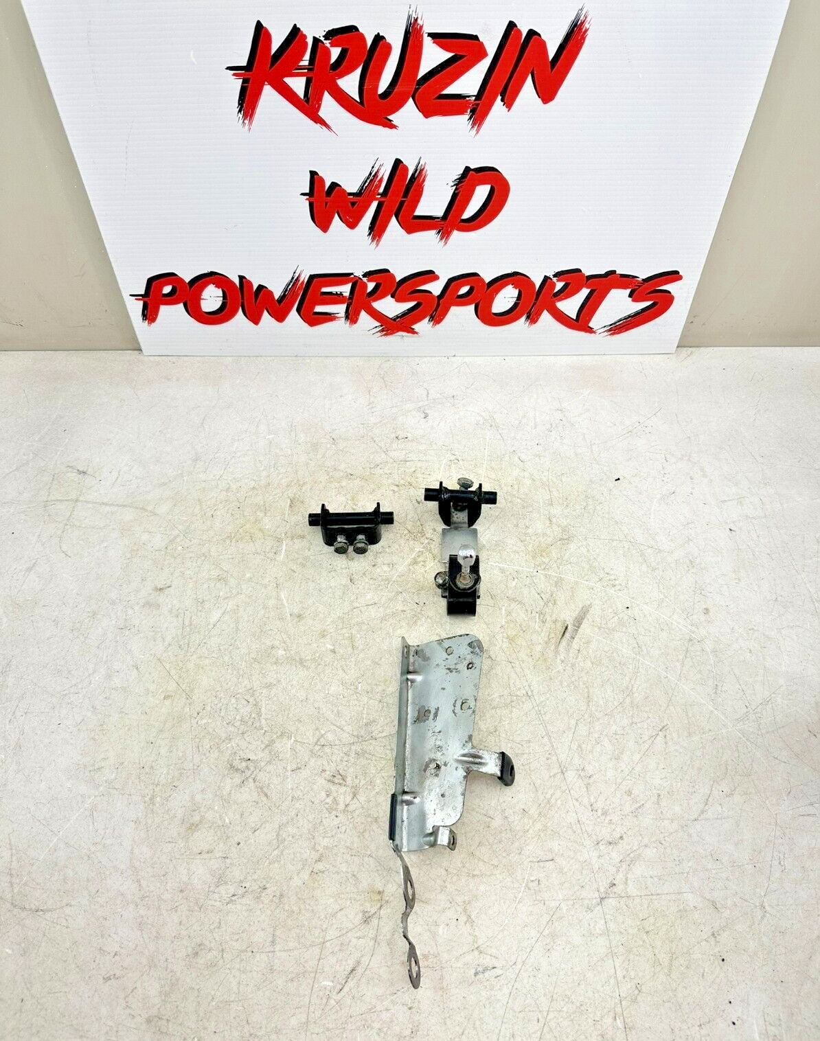 1999 HARLEY SOFTAIL Gas Tank Dash Console Mounting Hardware