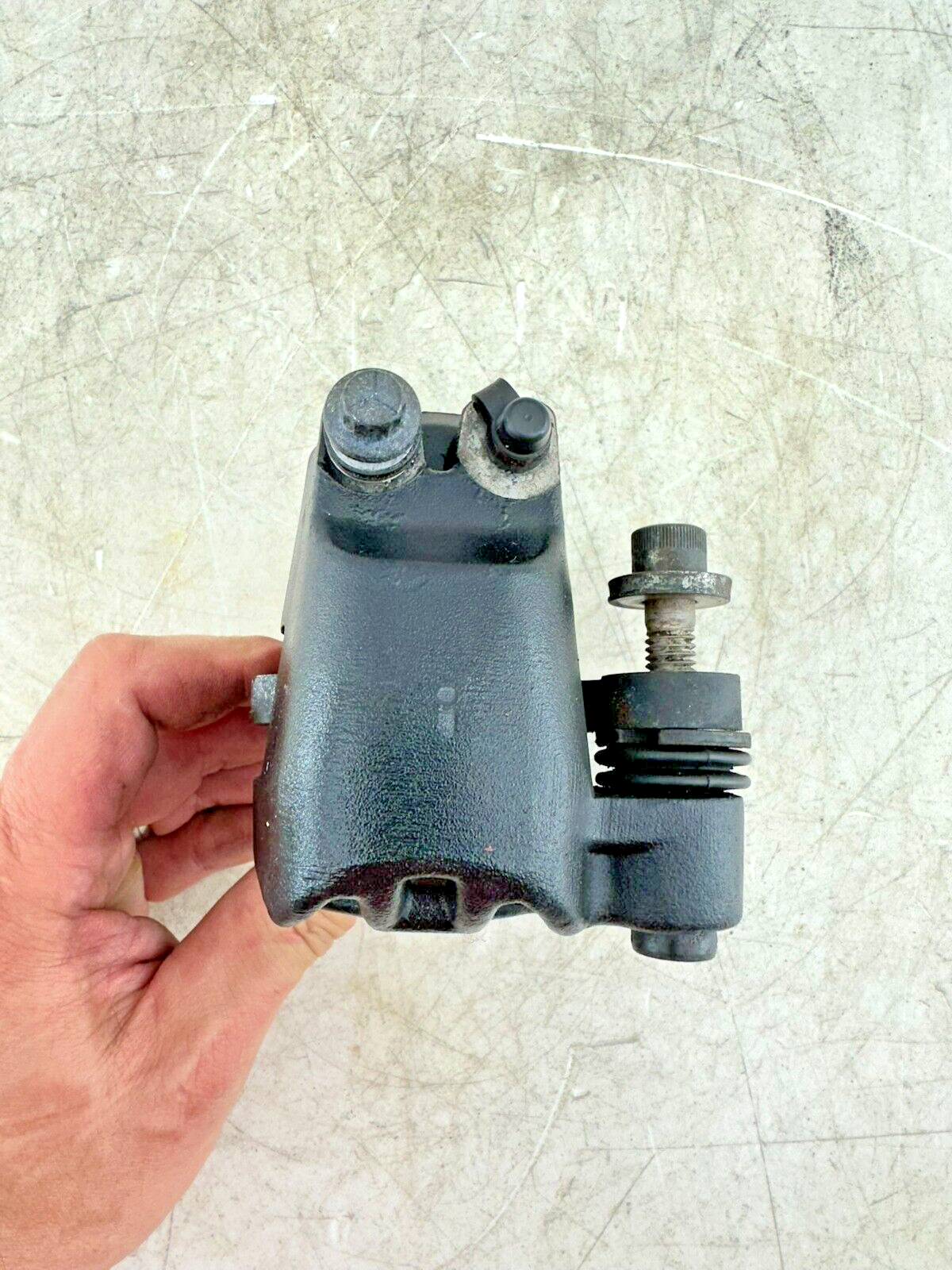 1995 HARLEY SOFTAIL Front Brake Caliper + Mounting Hardware