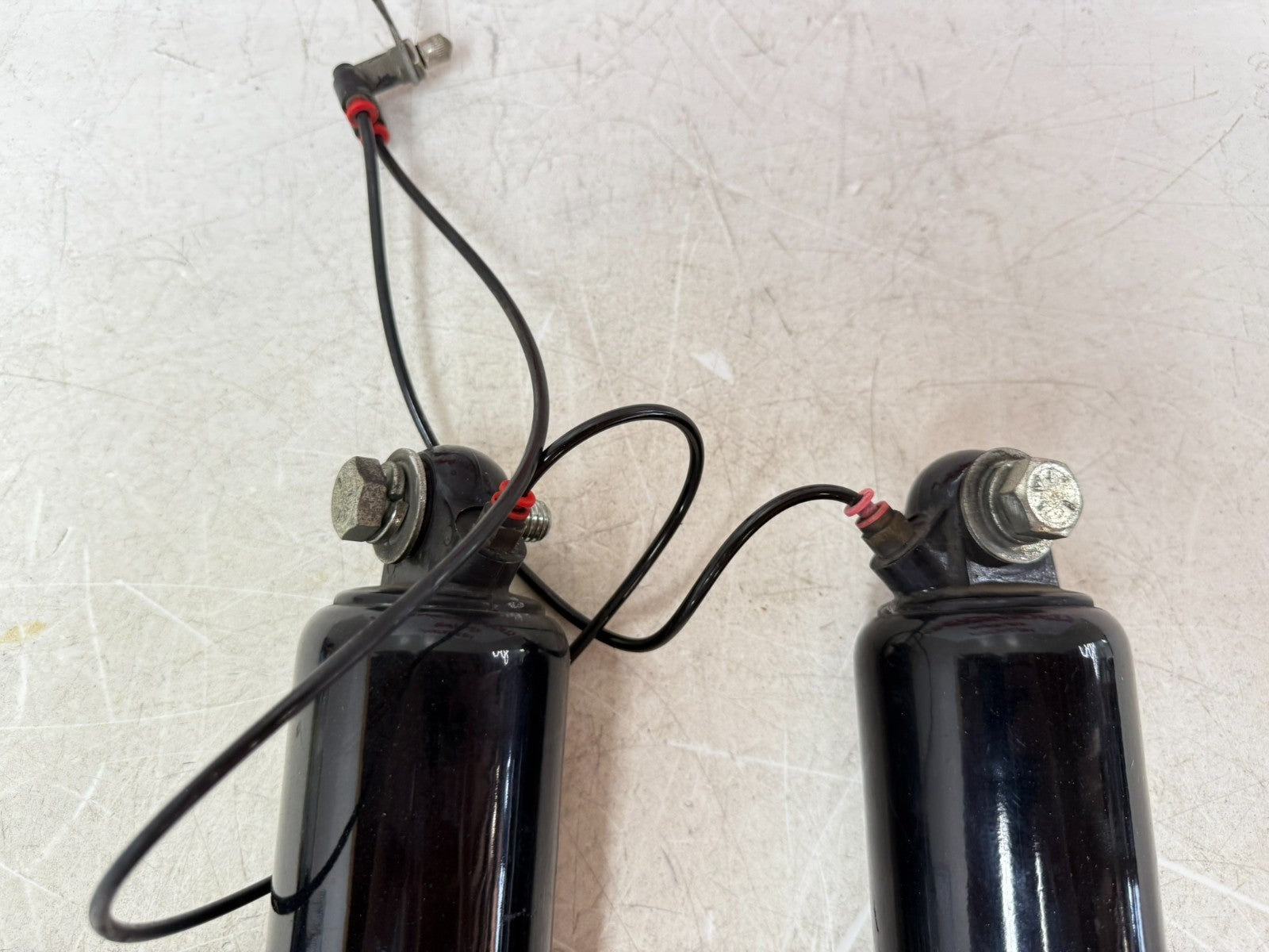 2003 HARLEY ELECTRA GLIDE Showa Rear Air Shock Absorber Left & Right