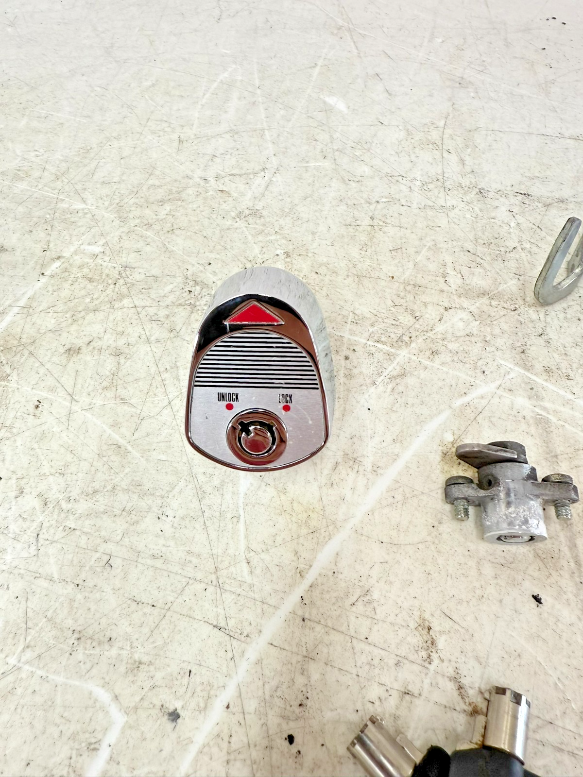 2003 HARLEY ELECTRA GLIDE Ignition Switch Key Saddlebag Tour Pack Lock Set