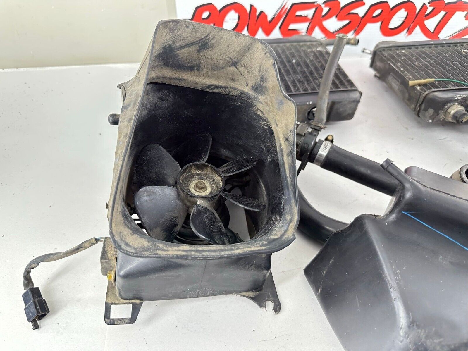 88-00 HONDA GOLDWING GL1500 Radiator + Cooling Fans + Holes + Overflow