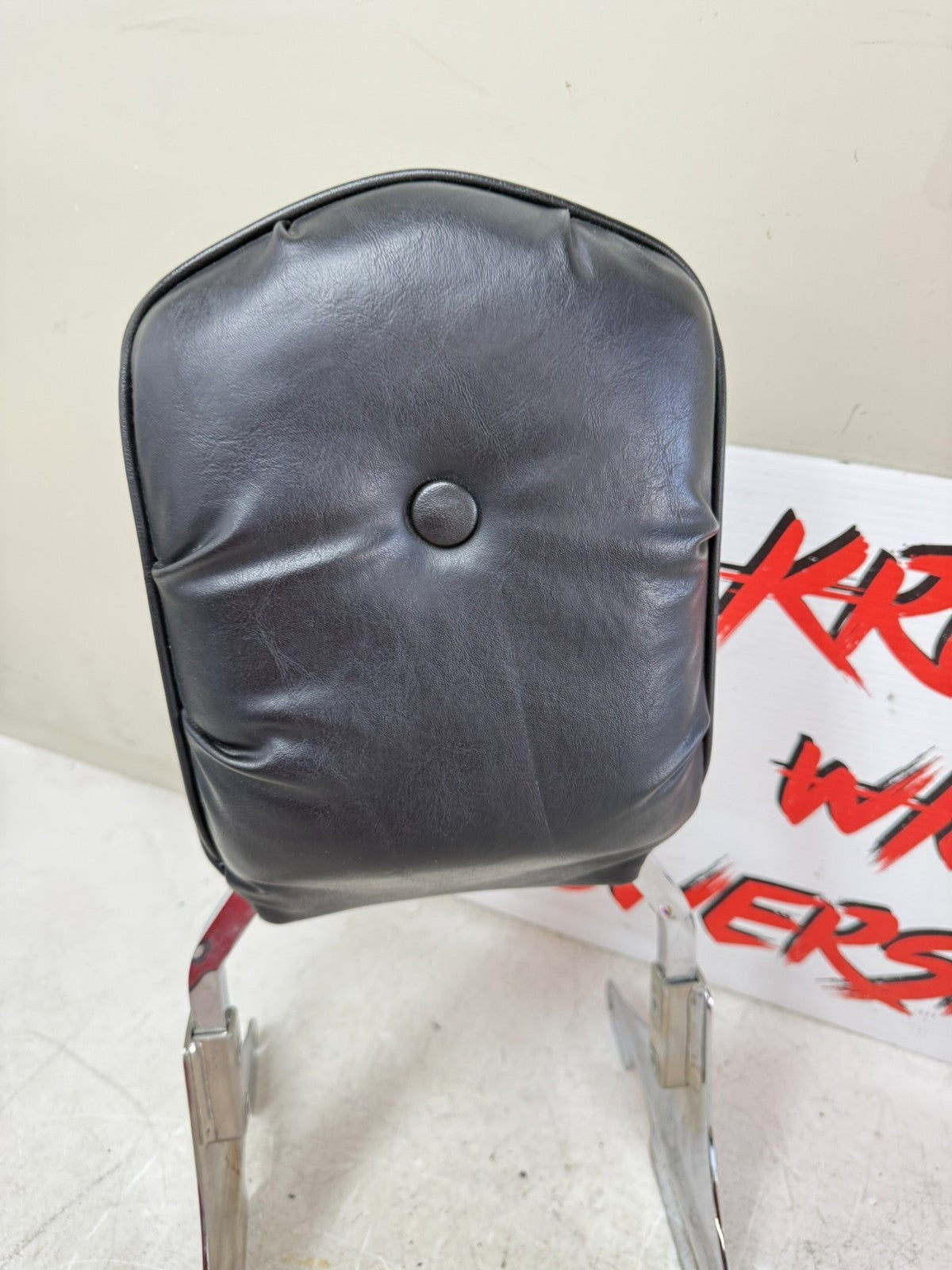 1997 HARLEY DAVIDSON SOFTAIL Sissy Bar Passenger Backrest Pad Chrome