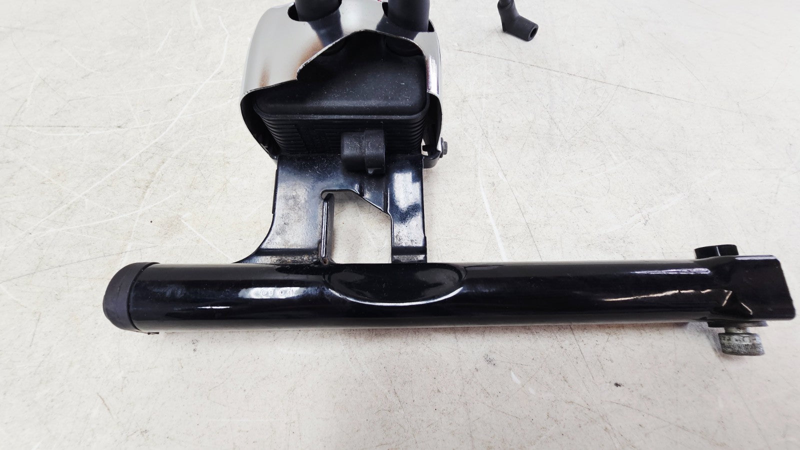 2000 HARLEY SOFTAIL DEUCE Ignition Coil Chrome Cover Spark Plug & Seat Bracket