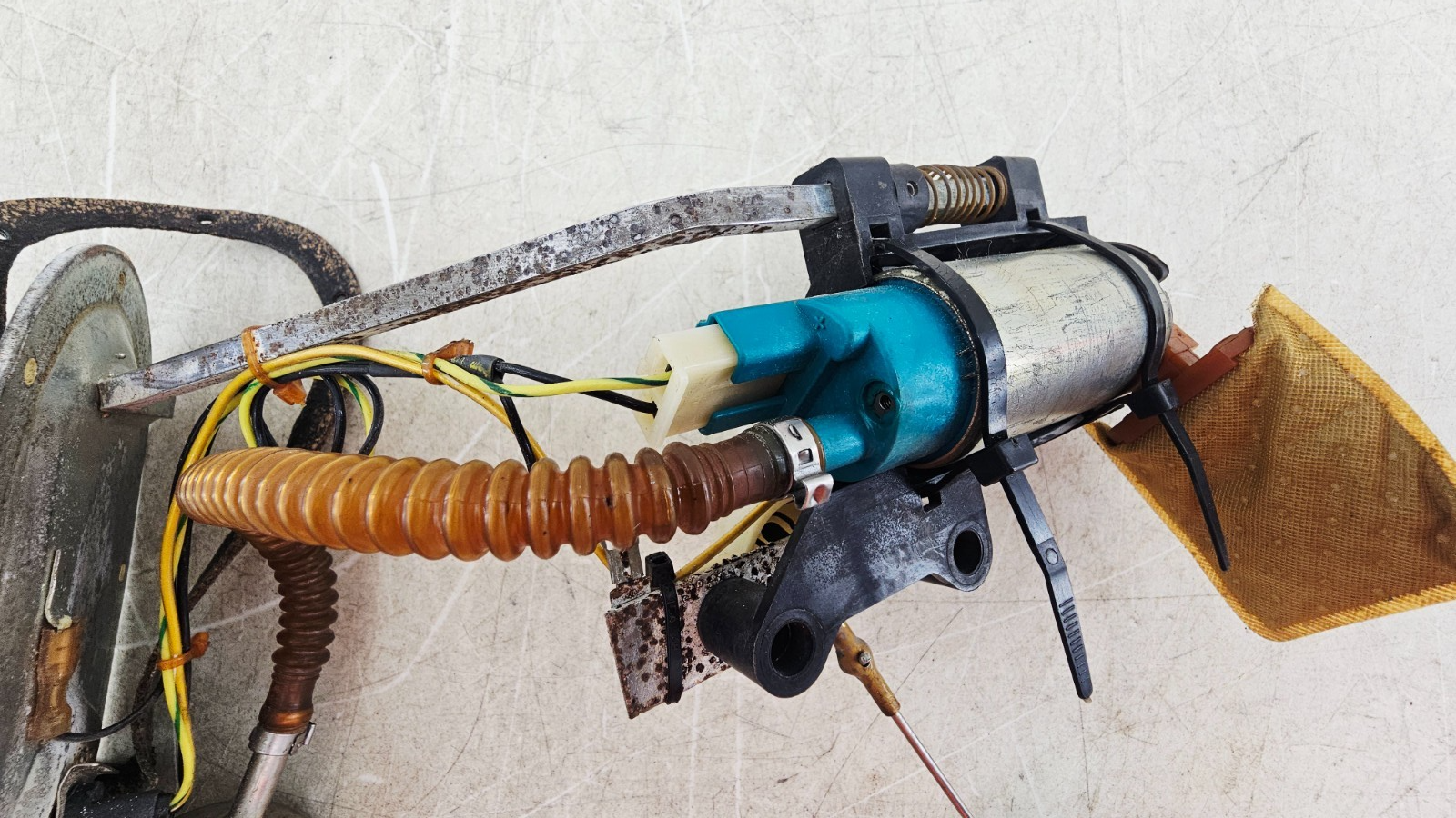 2000 HARLEY FLH ROADKING Fuel Pump Gas Pump Sending Unit WORKS!