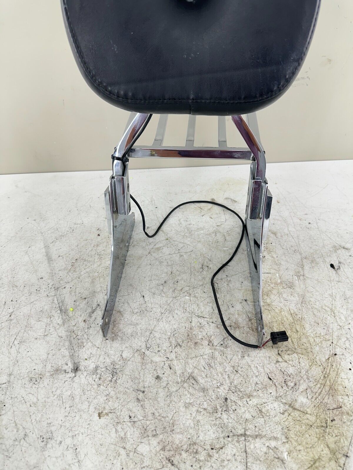 2003 HARLEY DAVIDSON SOFTAIL Passenger Backrest Sissy Bar w/ Pad & Luggage Rack