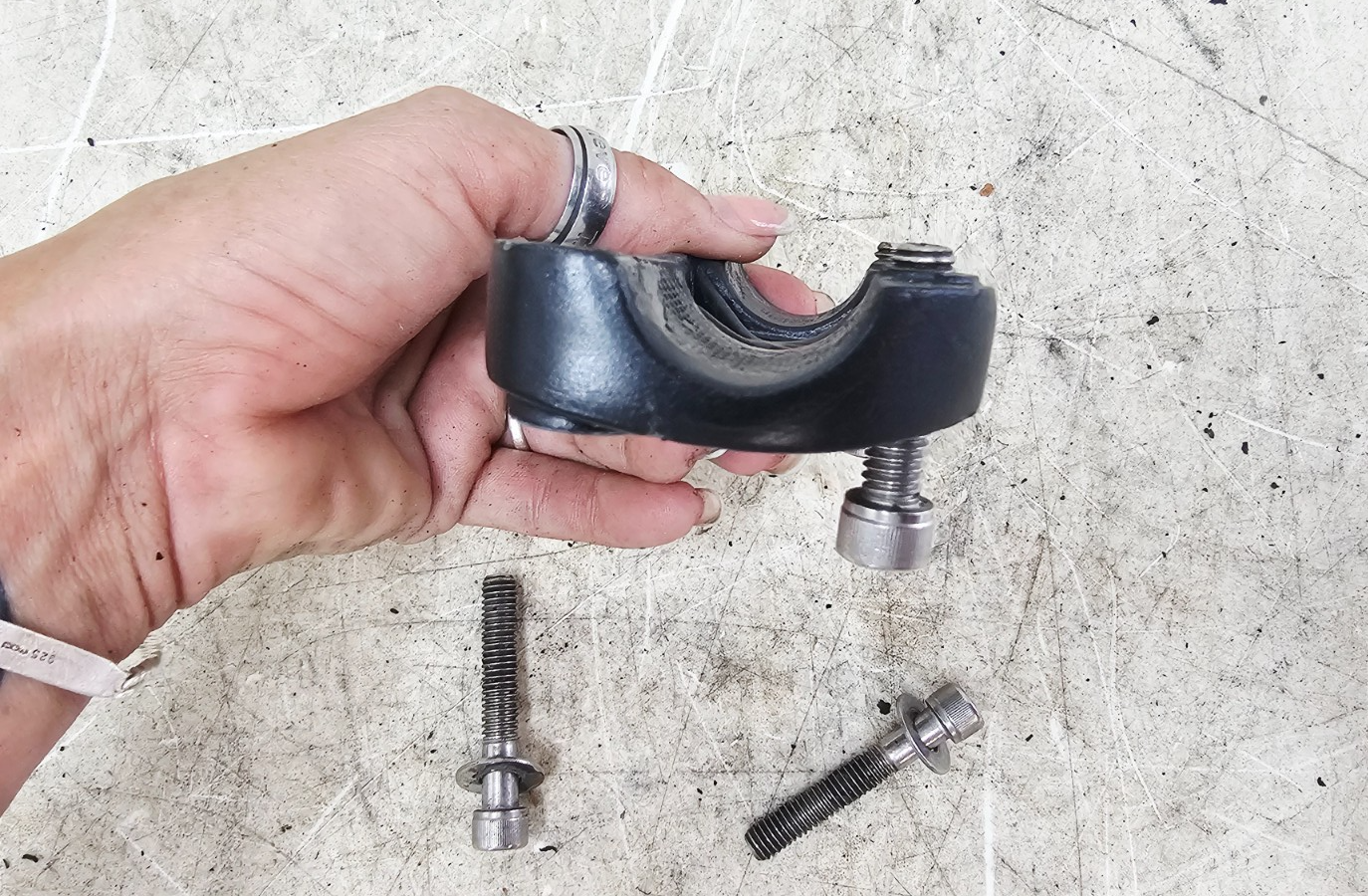 1997 HARLEY DYNA OEM Handlebar Top Clamp Bar