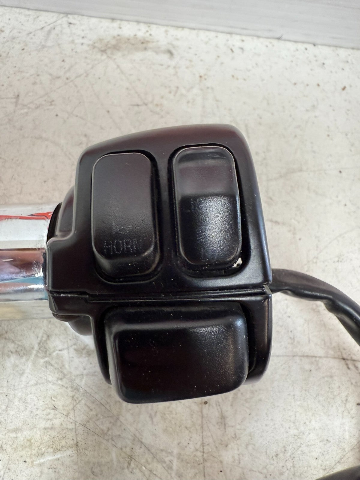 2003 HARLEY DYNA WIDE GLIDE Left Handlebar Switch Housing Button Control Grip