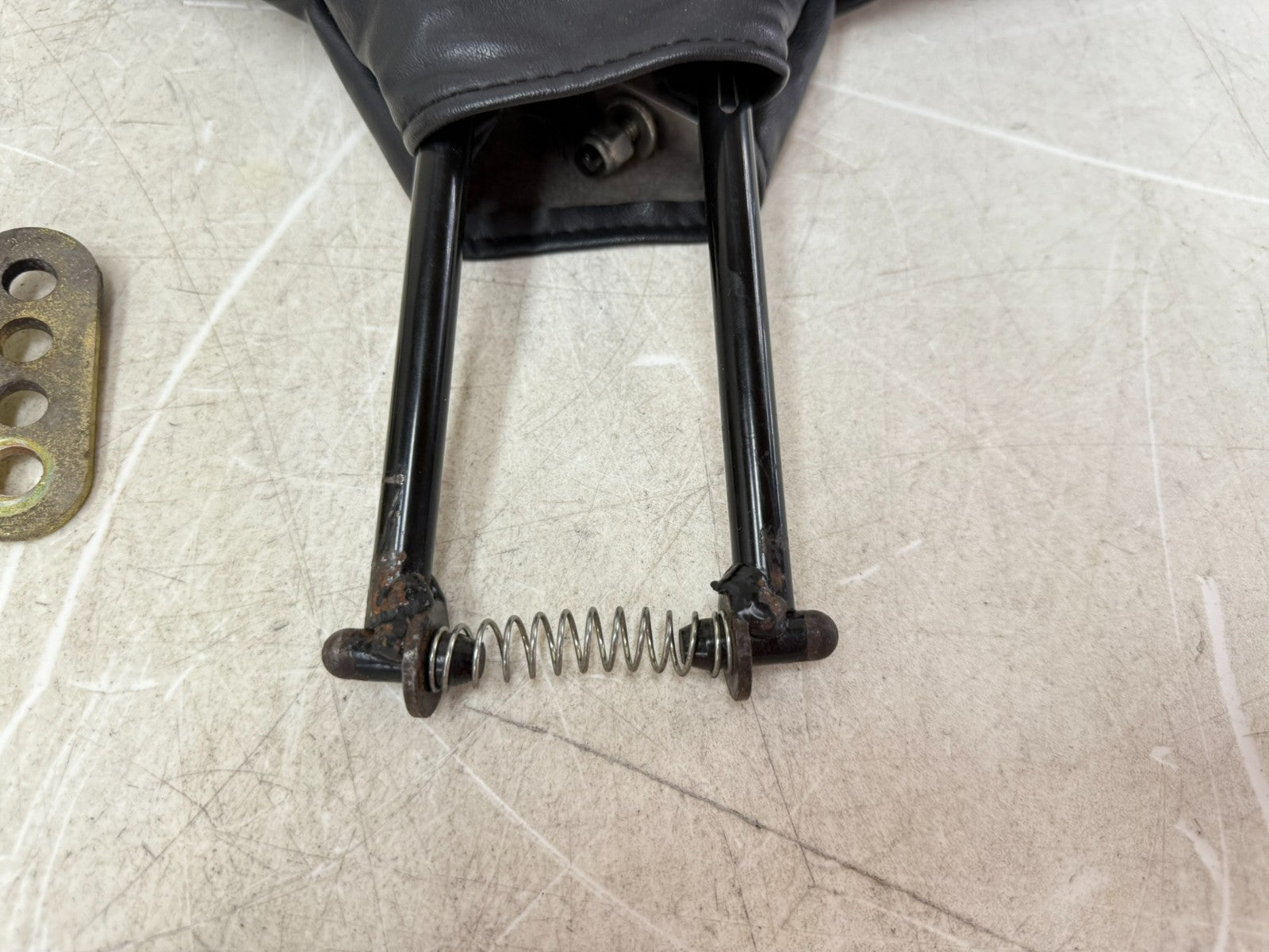 2003 HARLEY ELECTRA GLIDE Driver Backrest Cushion Pad Mounting Bracket Dock