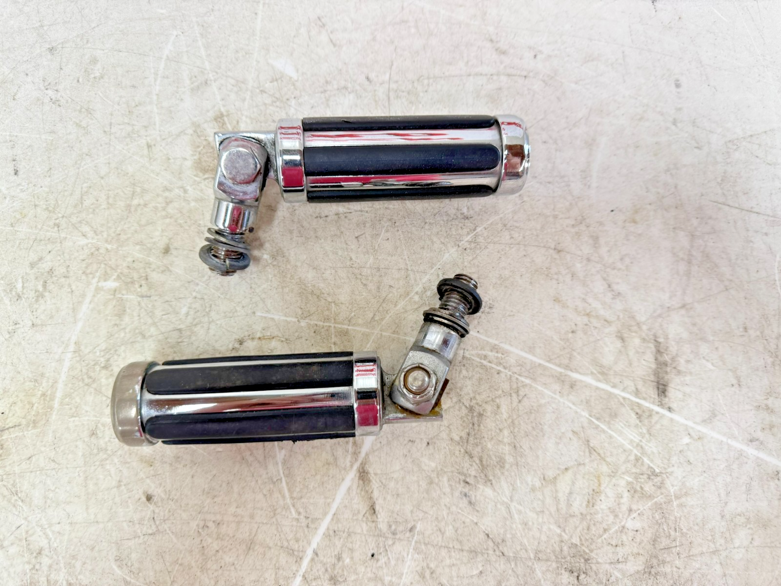 1997 HARLEY DAVIDSON SOFTAIL Passenger Foot Pegs Rest & Mounting Bracket