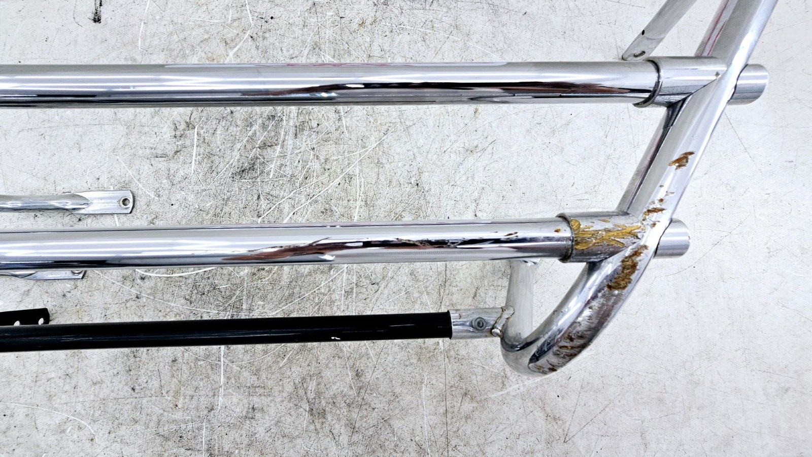 1994 HARLEY FLH ELECTRA GLIDE Chrome Right Saddlebag Bumper Guard Muffler Hanger