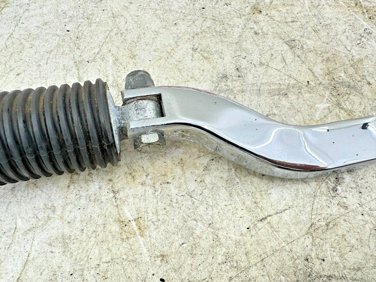 1997 HARLEY DYNA OEM HD Passenger Footpegs + Mounting Hardware Bracket