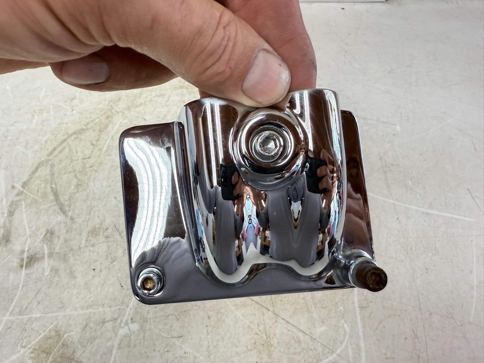 2003 HARLEY DYNA WIDE GLIDE Chrome Transmission Oil Line Housing  Cover 37183-99