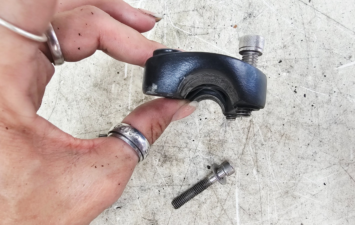 1997 HARLEY DYNA OEM Handlebar Top Clamp Bar