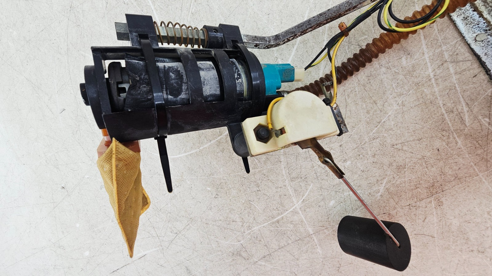 2000 HARLEY FLH ROADKING Fuel Pump Gas Pump Sending Unit WORKS!