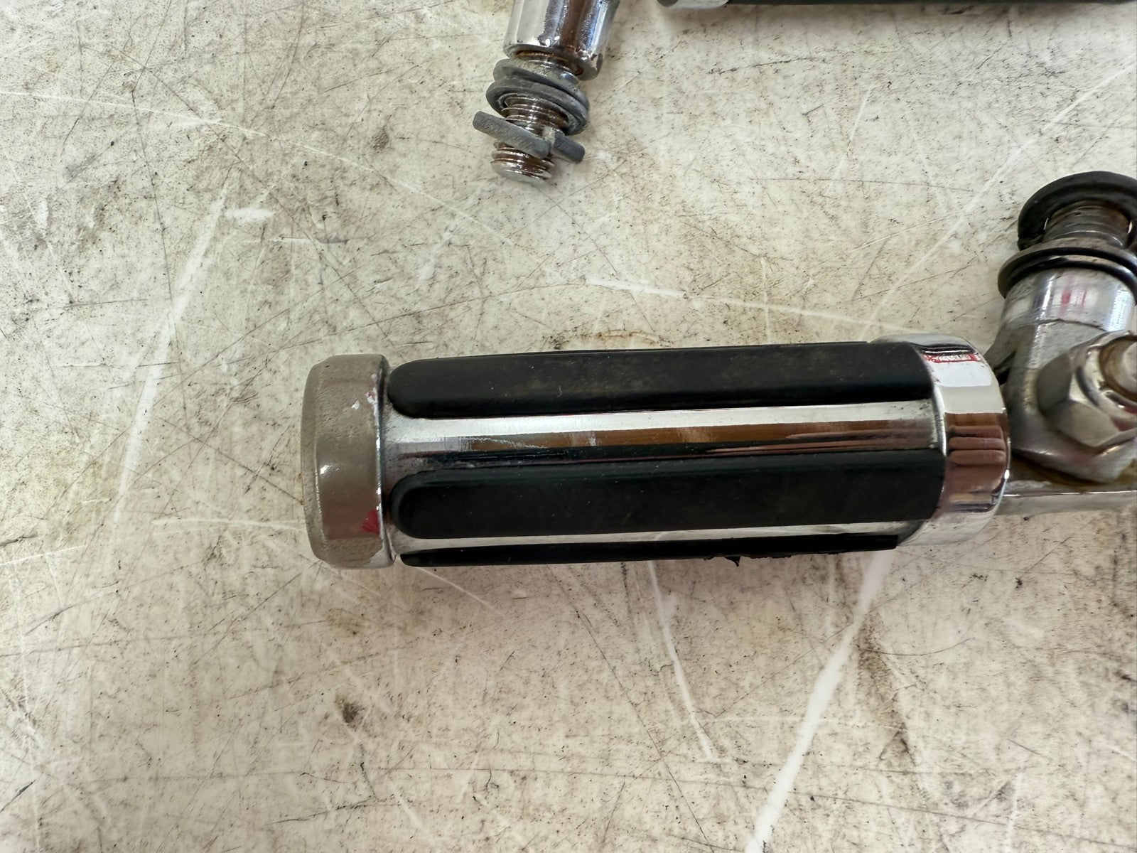 1997 HARLEY DAVIDSON SOFTAIL Passenger Foot Pegs Rest & Mounting Bracket