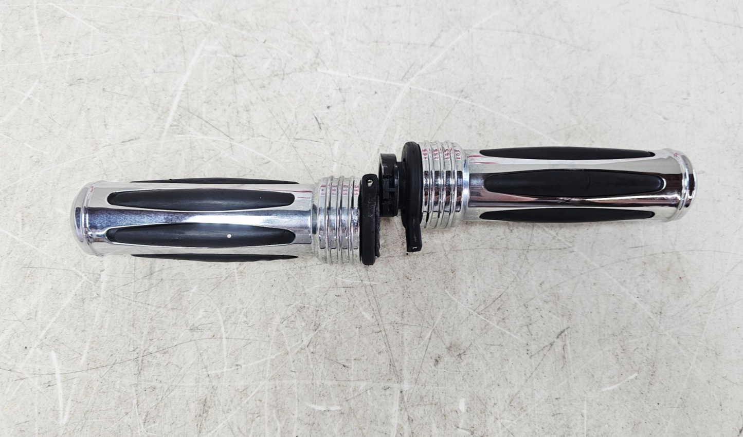 2000 HARLEY DAVIDSON FLH ROADKING Chrome Raised Throttle Hand Handlebar Grips