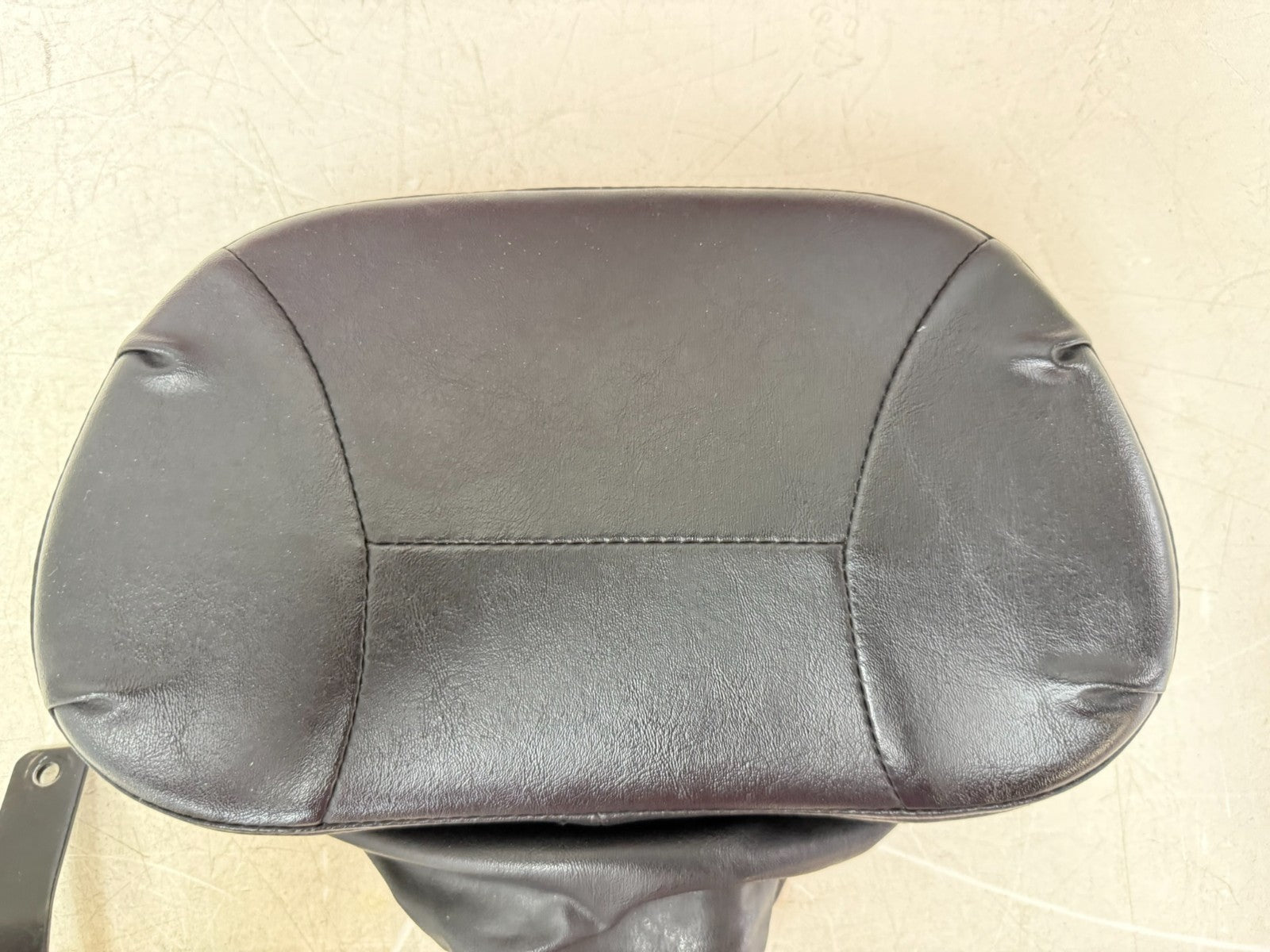 2003 HARLEY ELECTRA GLIDE Driver Backrest Cushion Pad Mounting Bracket Dock